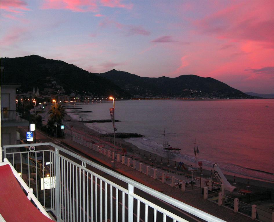 Hotel Bristol Laigueglia Bilik gambar