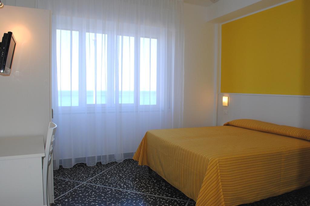 Hotel Bristol Laigueglia Bilik gambar