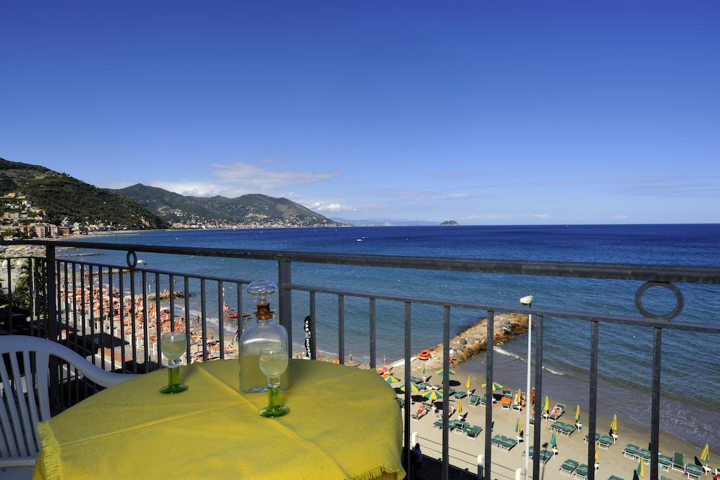 Hotel Bristol Laigueglia Bilik gambar