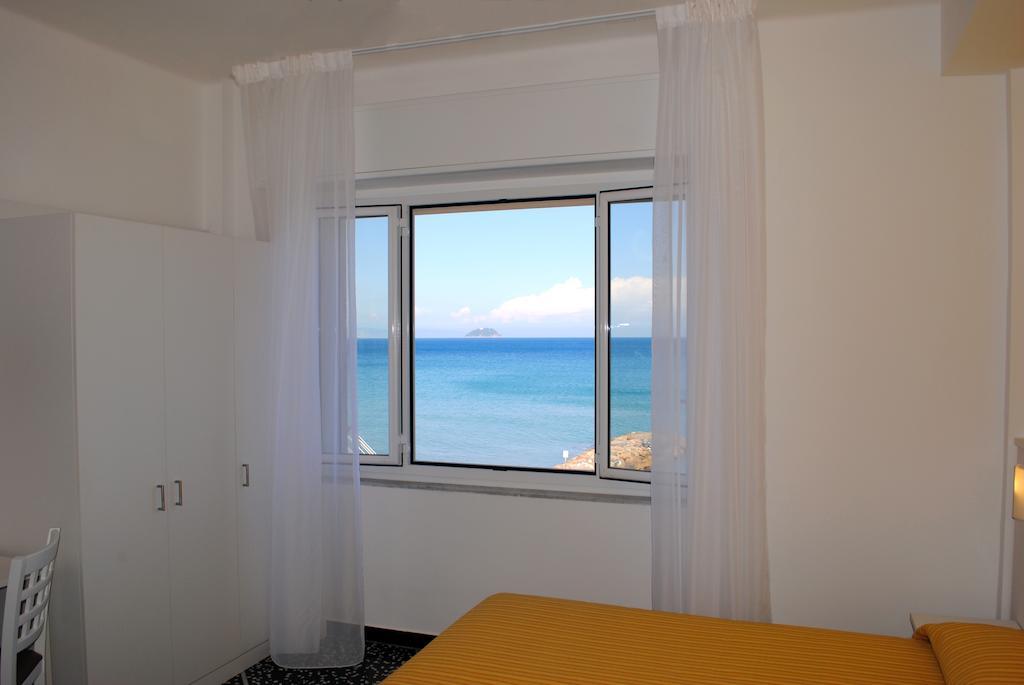 Hotel Bristol Laigueglia Bilik gambar